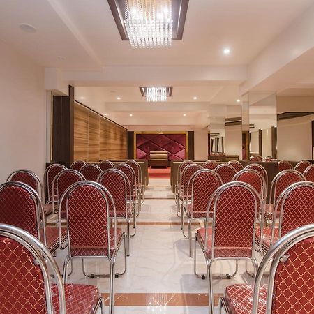 Oyo 13089 Hotel Gold Crest Наві-Мумбаї Екстер'єр фото