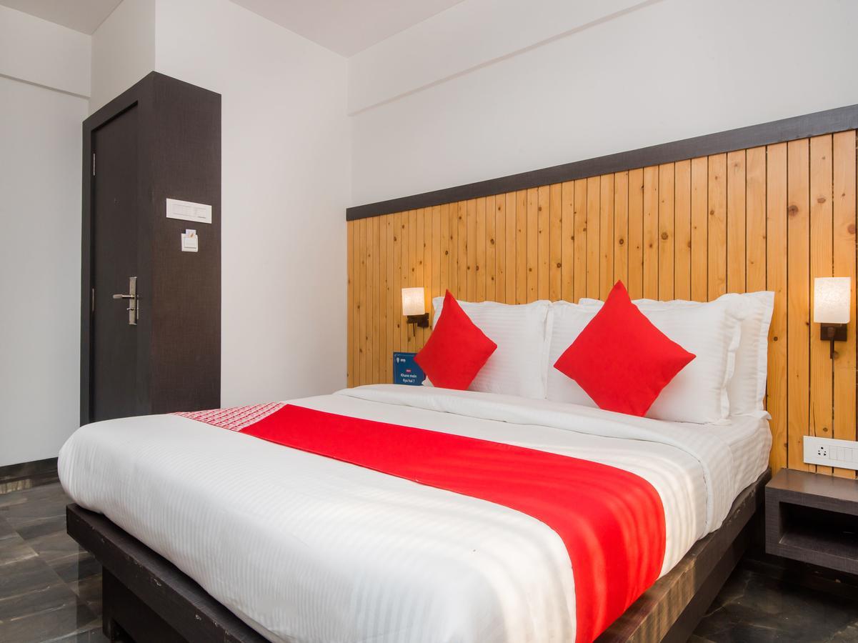 Oyo 13089 Hotel Gold Crest Наві-Мумбаї Екстер'єр фото
