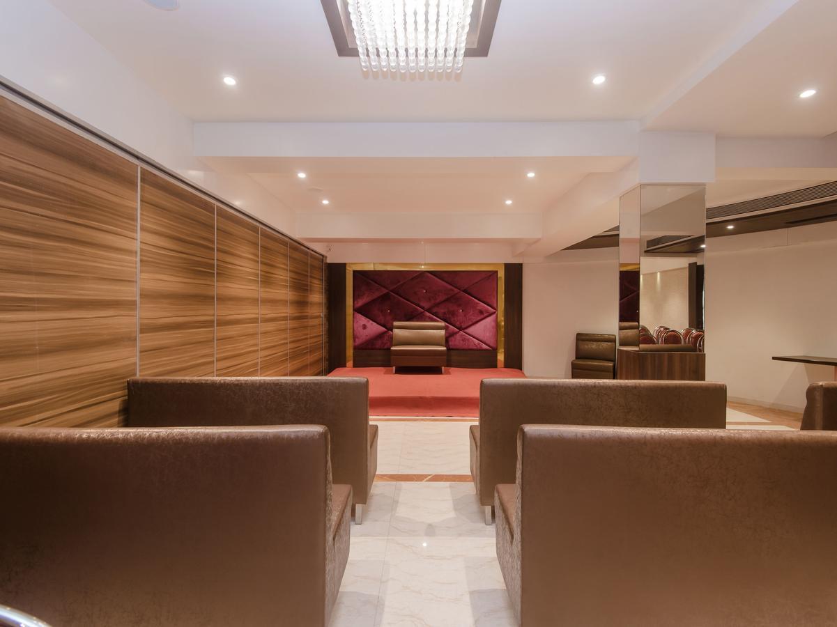 Oyo 13089 Hotel Gold Crest Наві-Мумбаї Екстер'єр фото