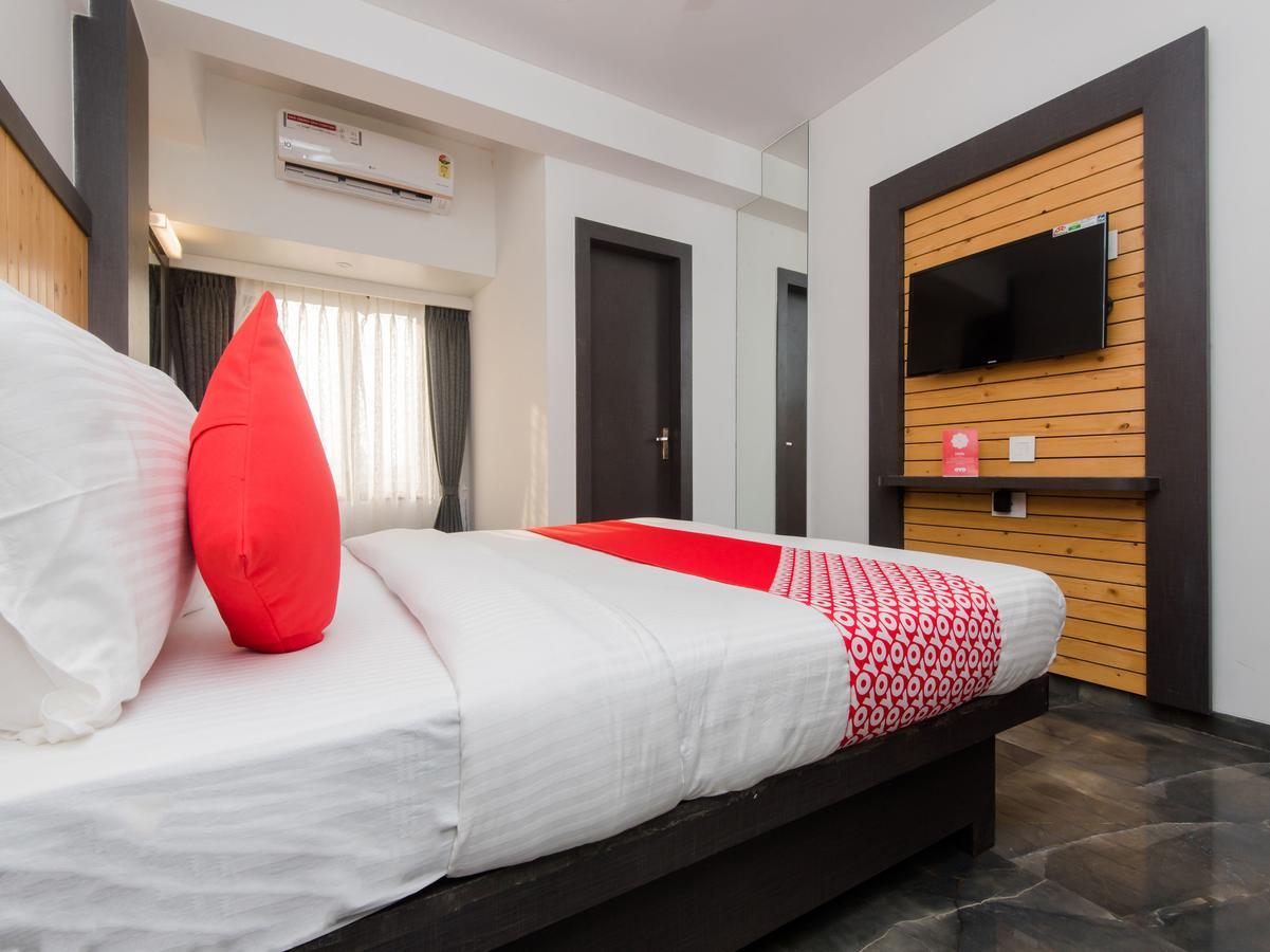 Oyo 13089 Hotel Gold Crest Наві-Мумбаї Екстер'єр фото