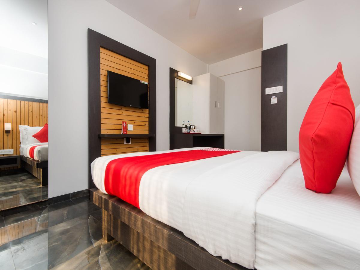 Oyo 13089 Hotel Gold Crest Наві-Мумбаї Екстер'єр фото
